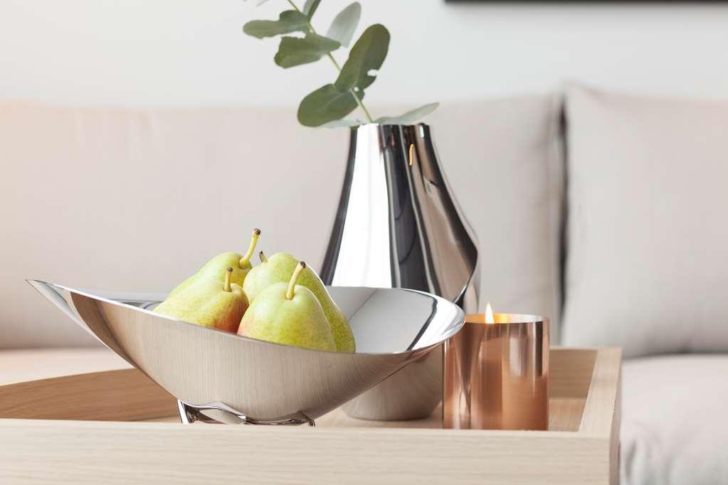 One Global Resorts Green Square Sydney Værelse billede Vases and bowls