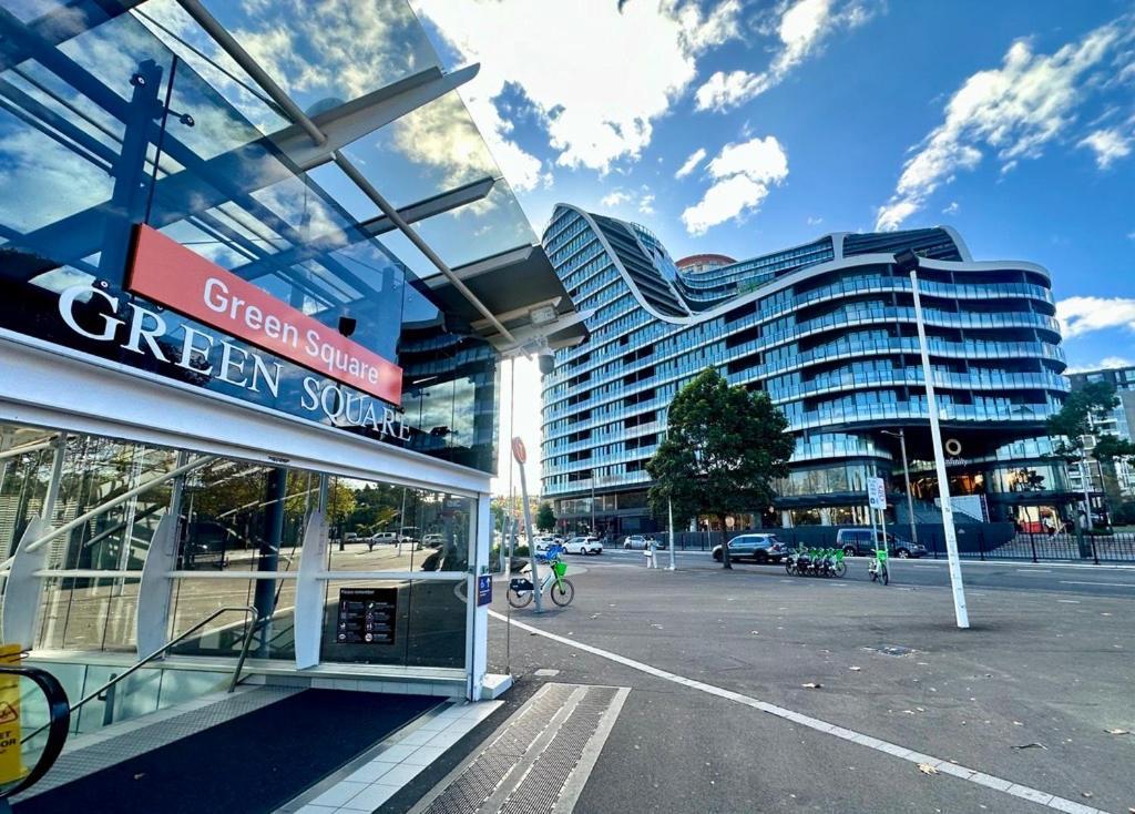 One Global Resorts Green Square Sydney Eksteriør billede Green Square Station